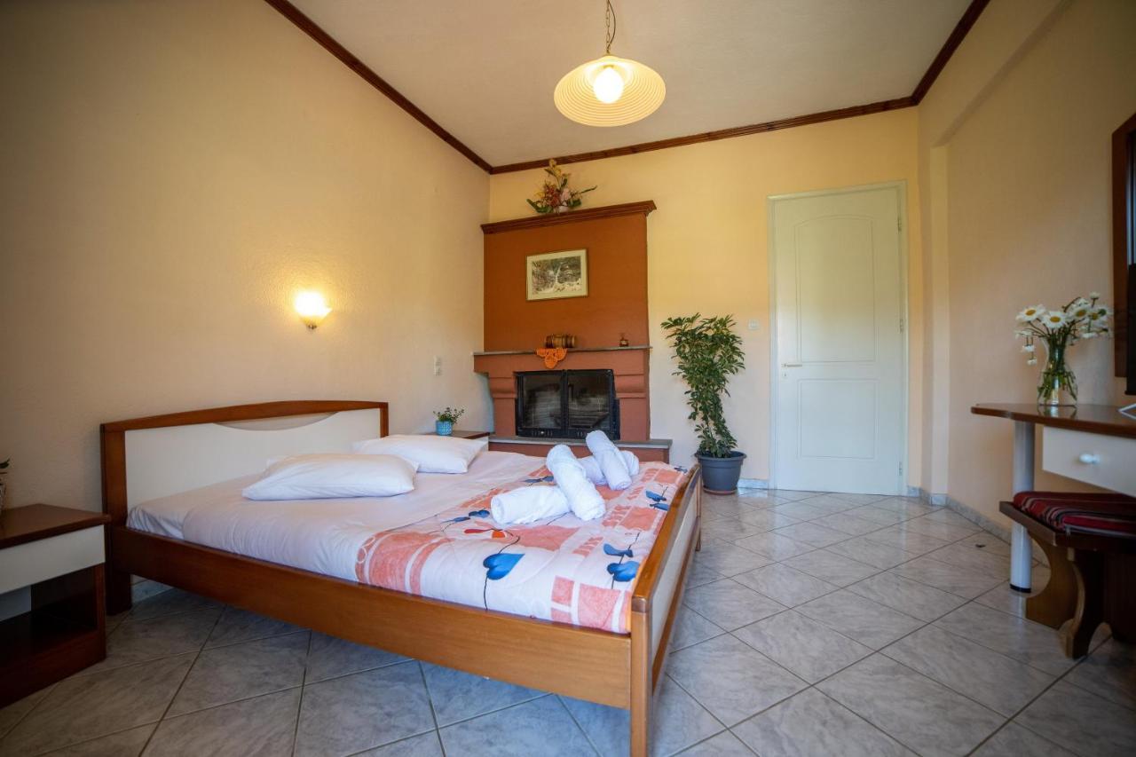 Hotel Ξενοδοχειο Παπαναγιωτου Neraïdochóri Esterno foto